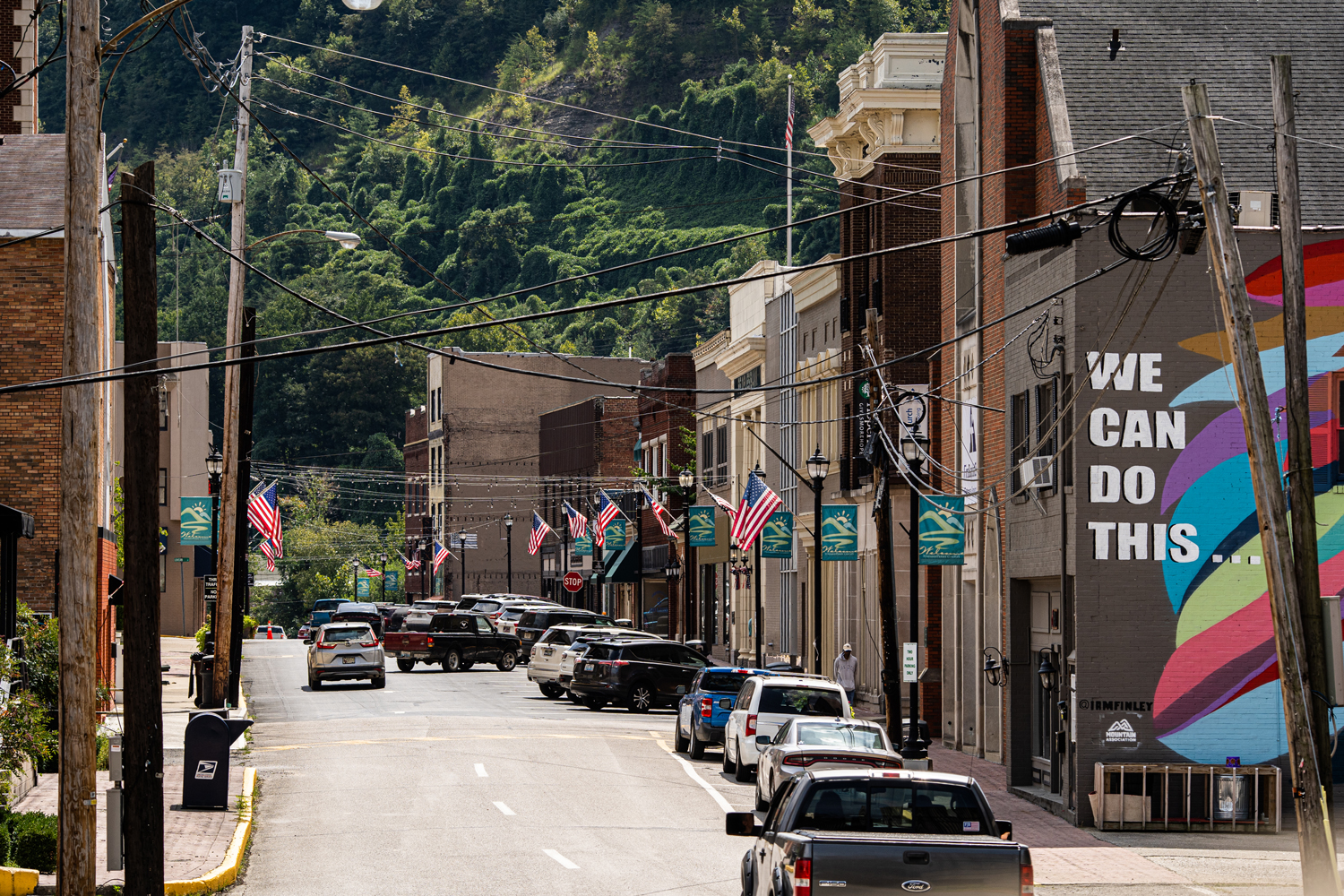 Hazard, Kentucky's downtown busy with cars and shops.